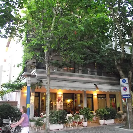 Lucia Hotel