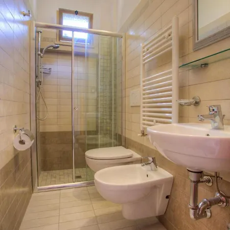 Lucia Hotel