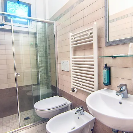 Hotel Lucia 2*