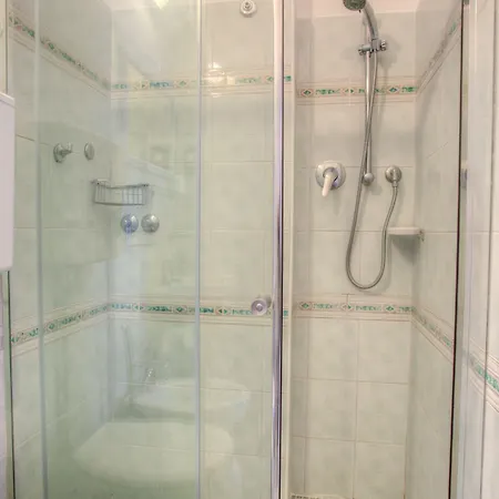 Lucia 2* 贝拉里亚-伊贾马里纳