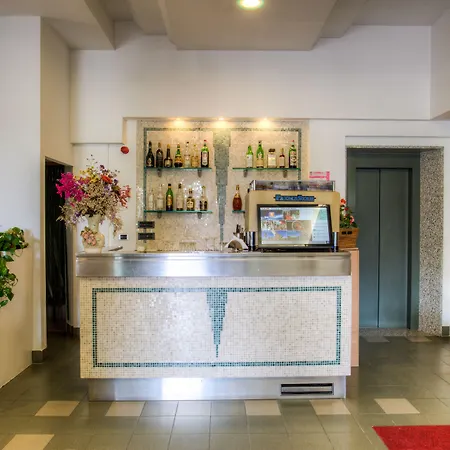 Lucia 贝拉里亚-伊贾马里纳