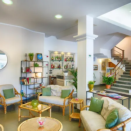 Lucia 贝拉里亚-伊贾马里纳