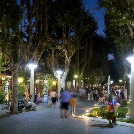 Lucia Hotel 2*