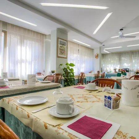 Hotel Lucia 2*