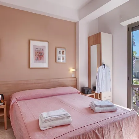 Lucia Hotel 2*