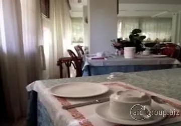 Lucia Hotel 2*