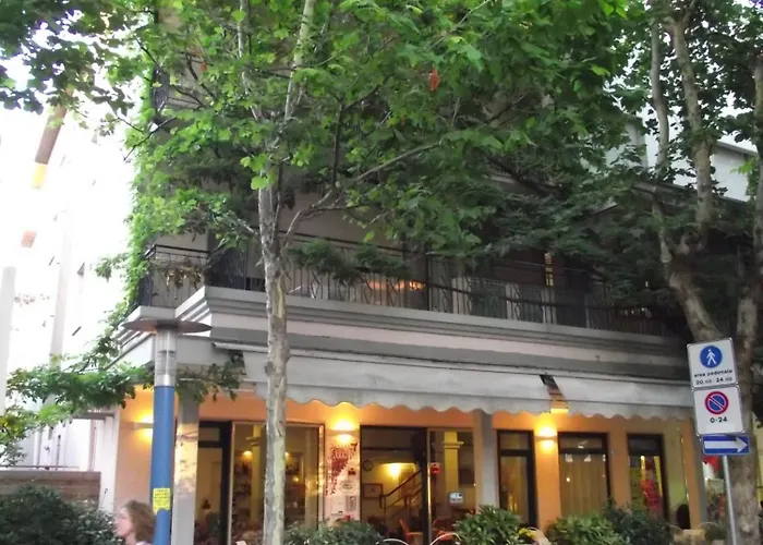 Lucia Hotel