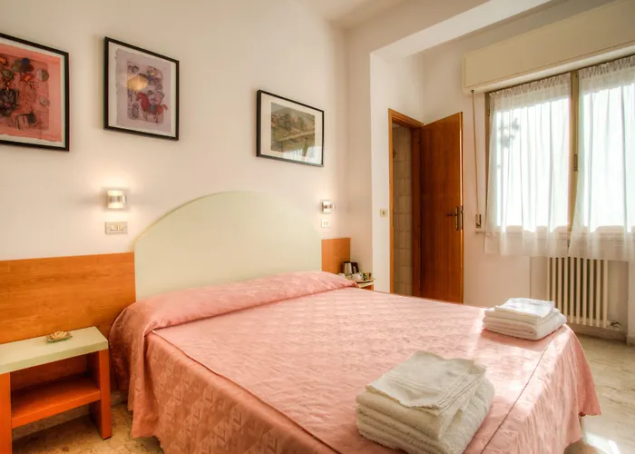 Hotel Lucia 2*